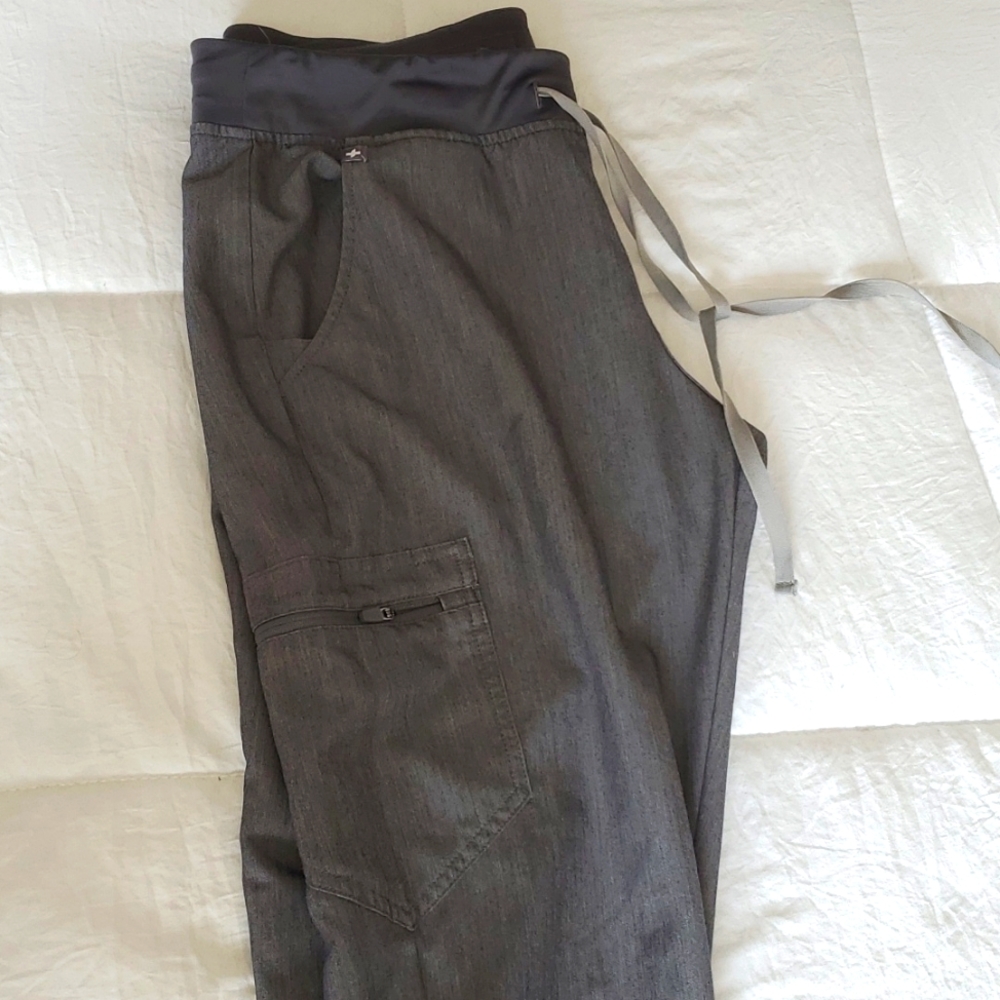 Figs women's Zamora jogger scrub pants graphite